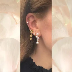 The Earring Shop Ellie Huggie Pearl/White